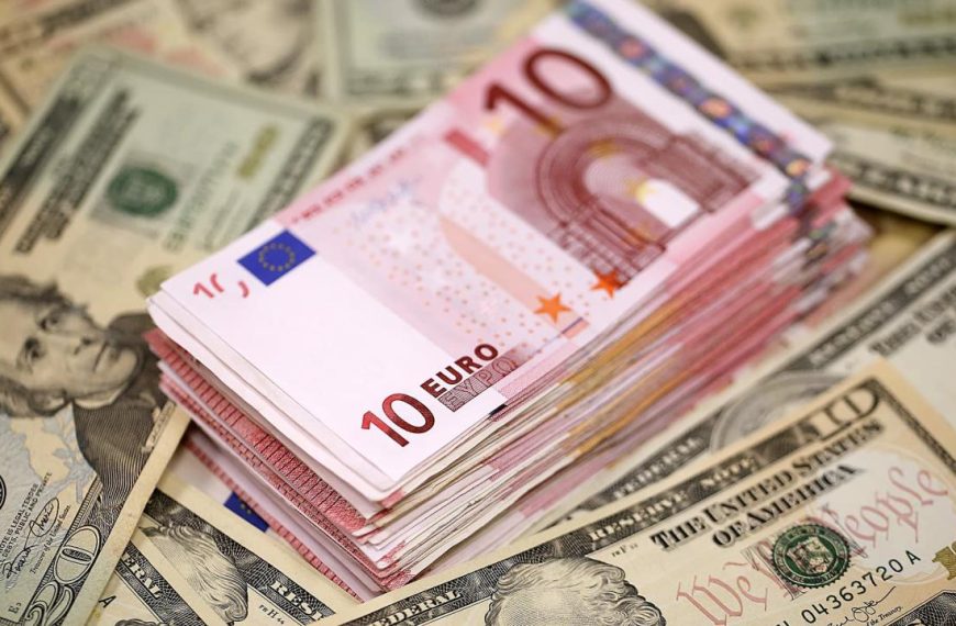 Euros outstanding hellasfrappe debts decrease billion