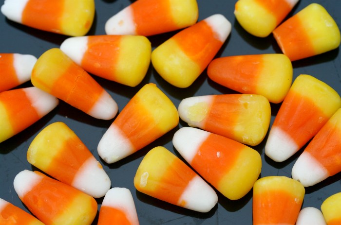 Corn cob candy corn