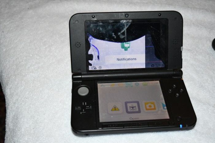 Nintendo 3ds xl broken