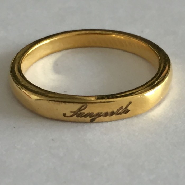 Name engraved ring ds2