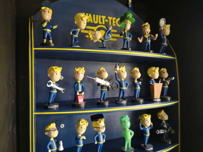 Bobble head display case