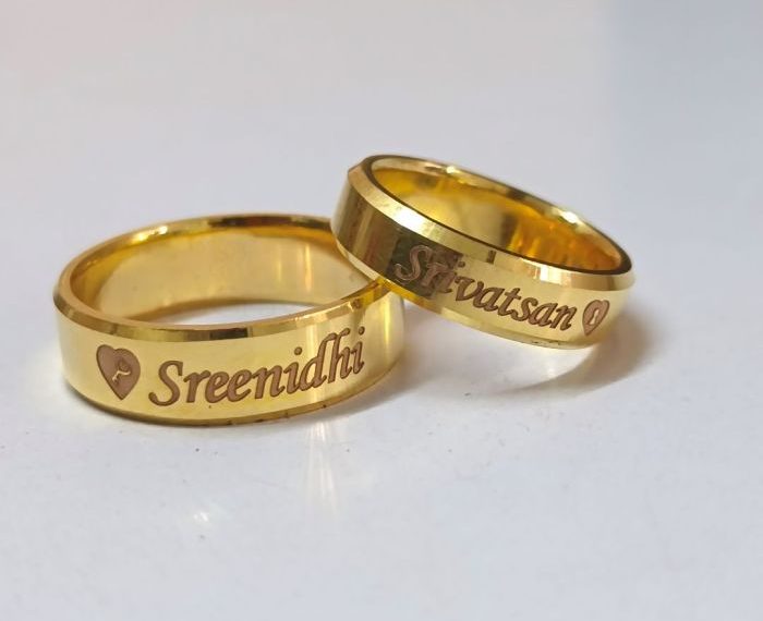 Name engraved ring ds2