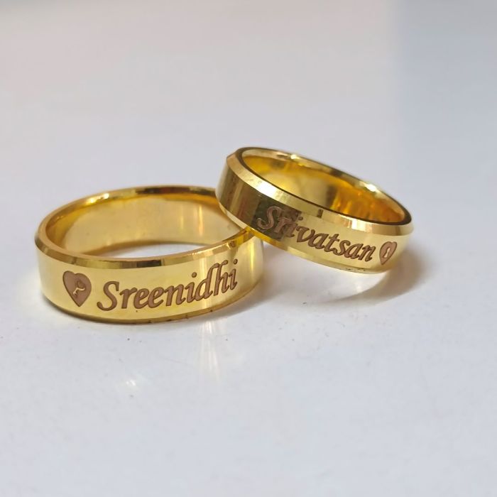 Name engraved ring ds2