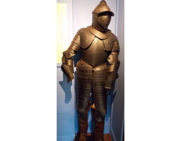 Women's suit of armor