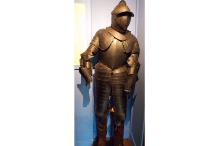 Women's suit of armor
