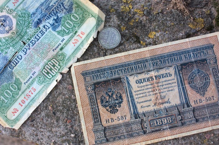 9000 rubles in dollars