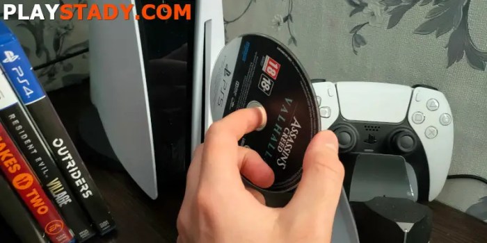 Putting disc in ps5