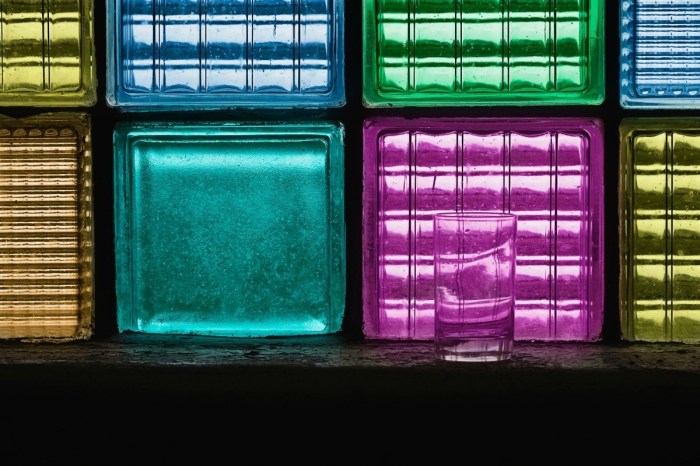 Paint for glass blocks