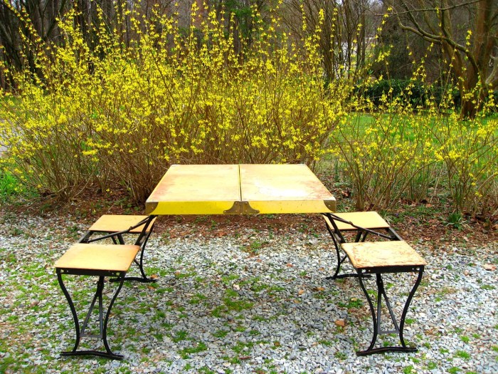 Handy table and chair set