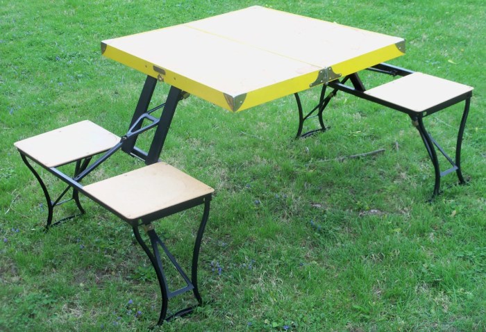 Handy table and chair set