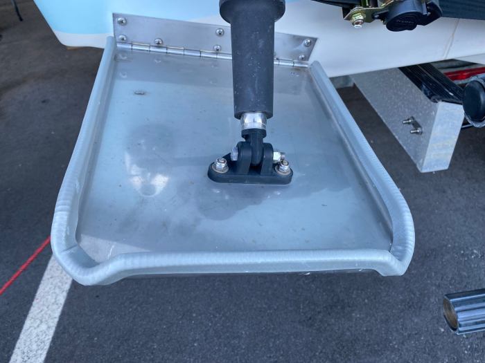 Boat hull keel keelguard