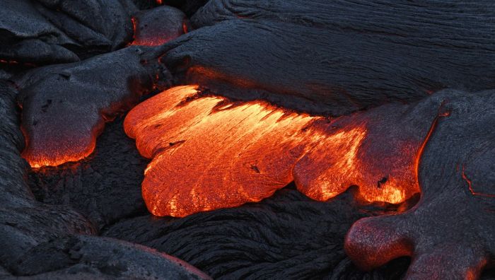 Does lava burn signs