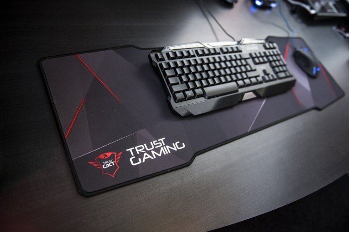 Gaming keyboard mouse pad