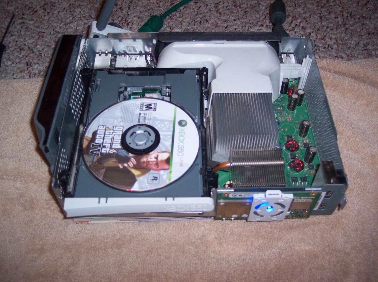 Xbox 360 says open tray